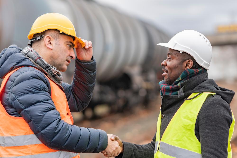 Tips for⁣ Effective Communication⁤ with Your Chosen Contractor